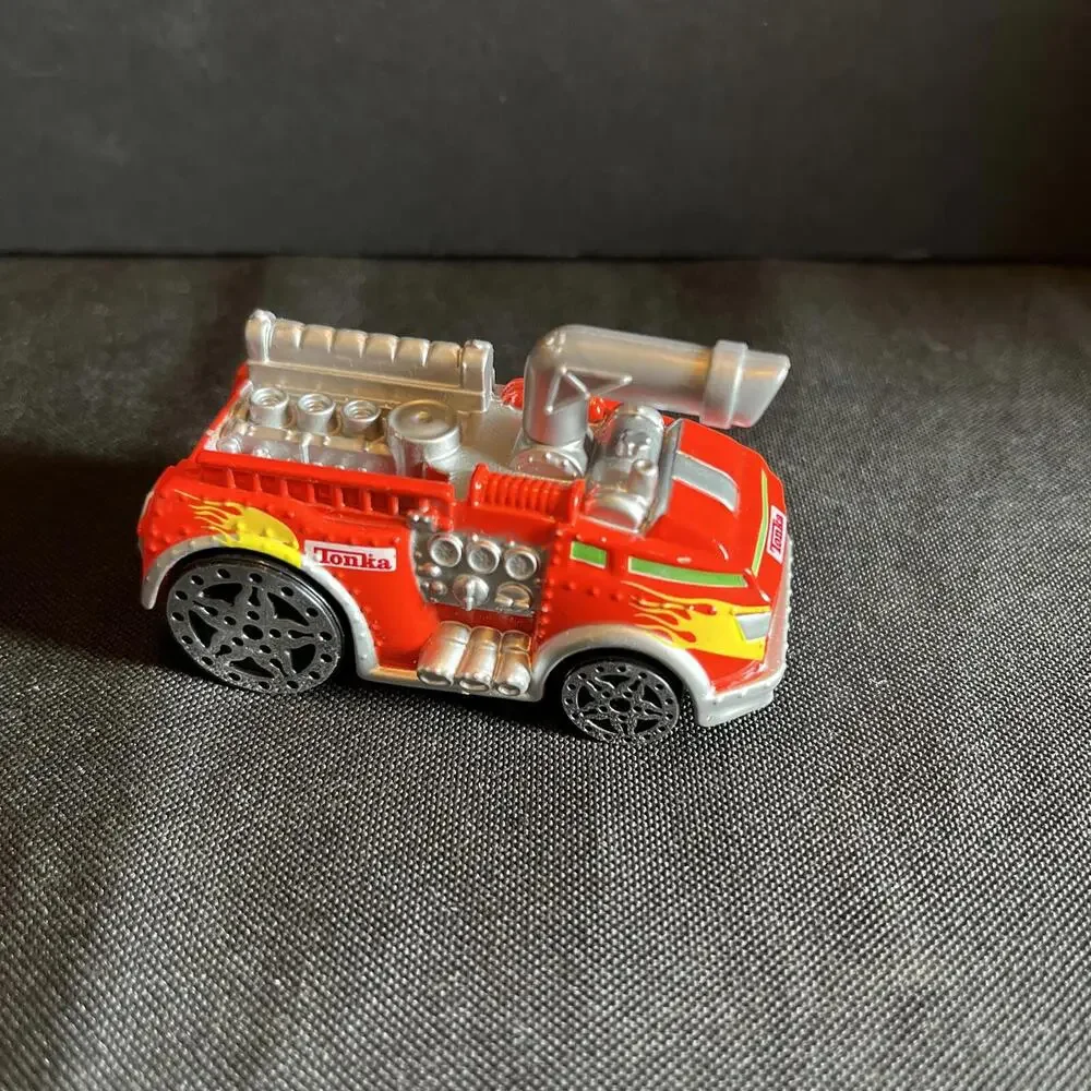 Maisto, Hasbro 2005 Tonka Fire Truck Made in China (Loose Item)